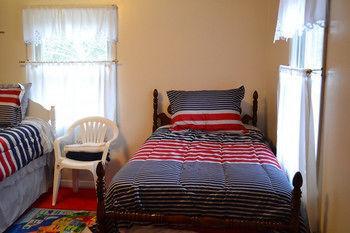 Lazy T Ranch Guest House Manhattan Bagian luar foto