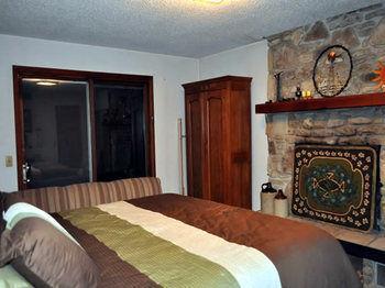 Lazy T Ranch Guest House Manhattan Bagian luar foto